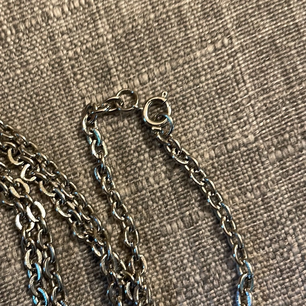 Long Shell Necklace - Picture 5 of 5